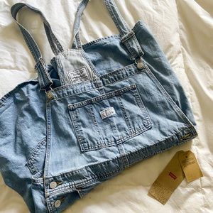 NWT never worn Levi Overalls vintage 90s light blue wash